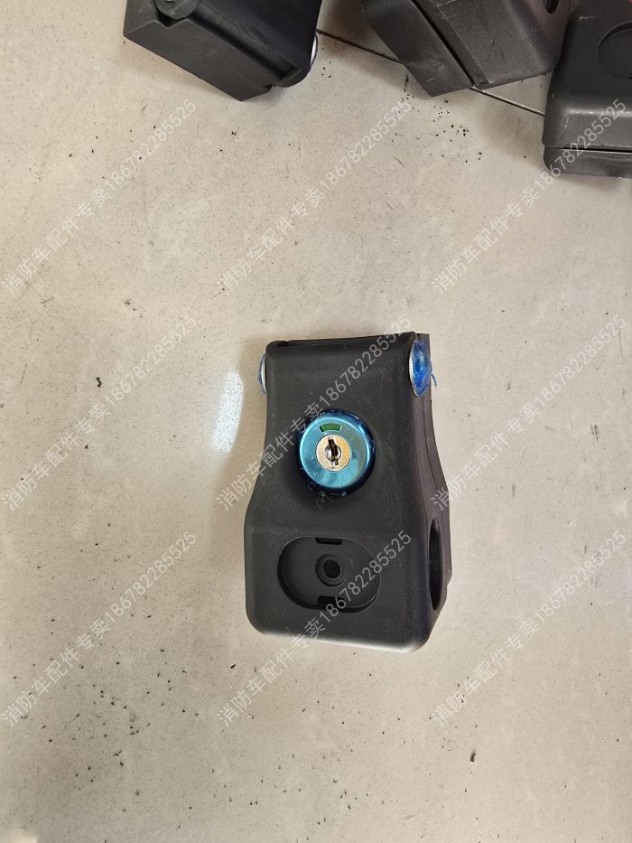 新款消防车卷帘门底座