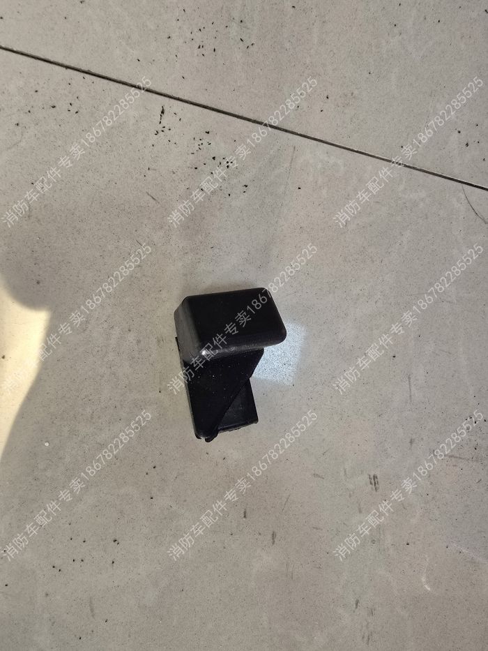 消防车卷帘门包角